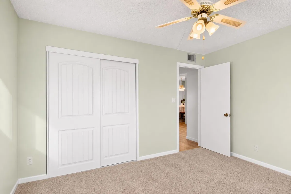 Unit 114 photo 37