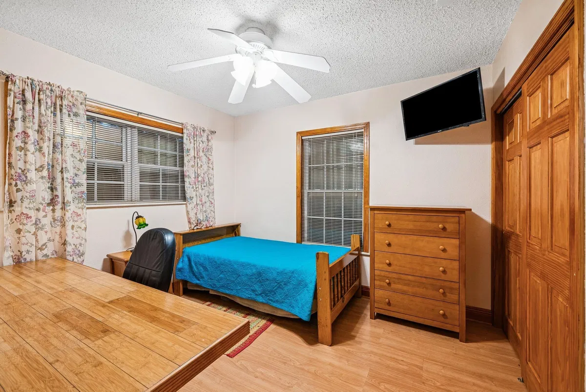 Residence photo 16