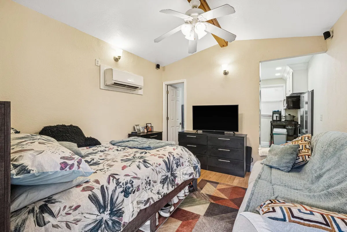 Residence photo 25