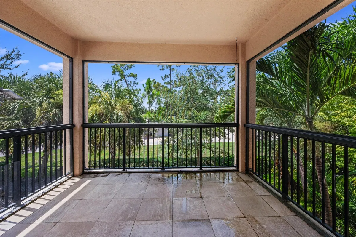  Residence photo 37