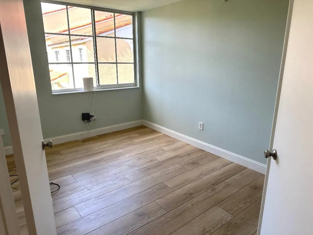 Unit 208 photo 7