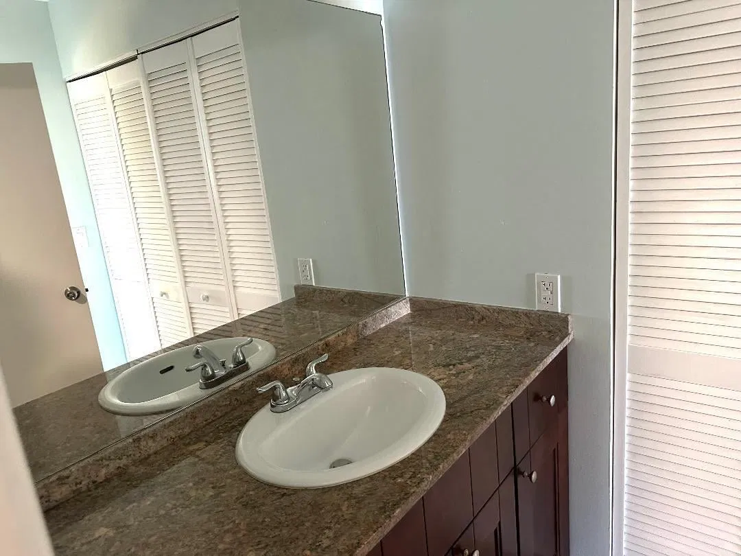 Unit 208 photo 10
