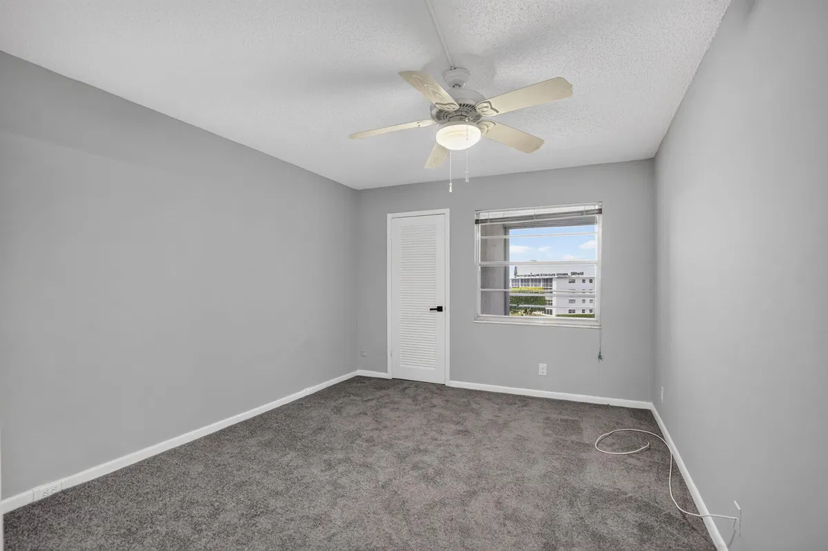 Residence photo 16