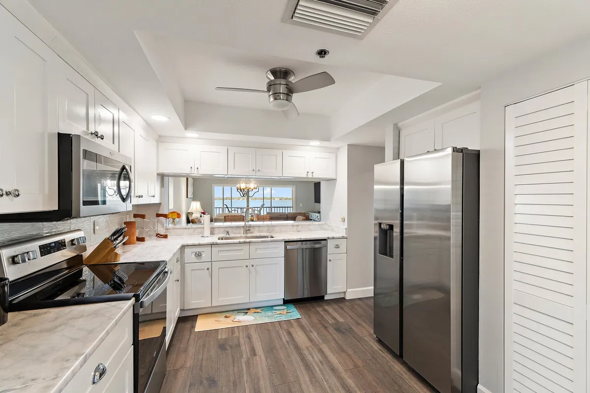Unit 2103 photo 7