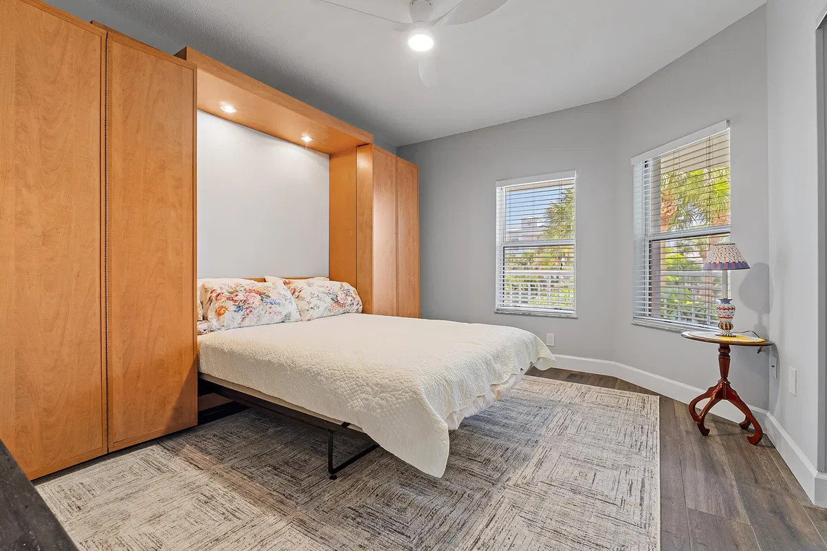 Unit 2103 photo 10