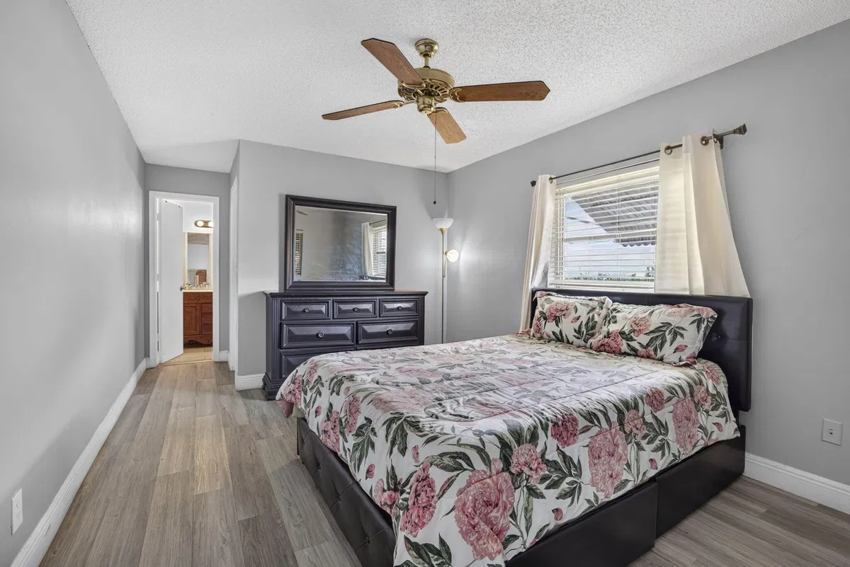 Residence photo 34