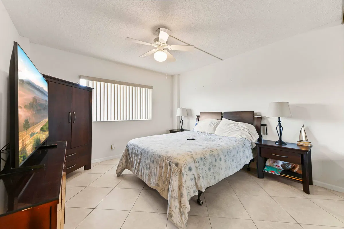 Unit 307 photo 13