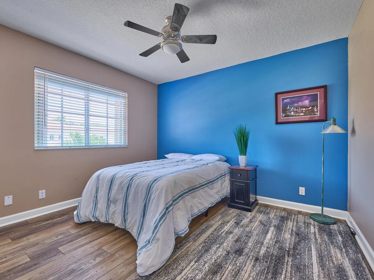 Residence photo 94