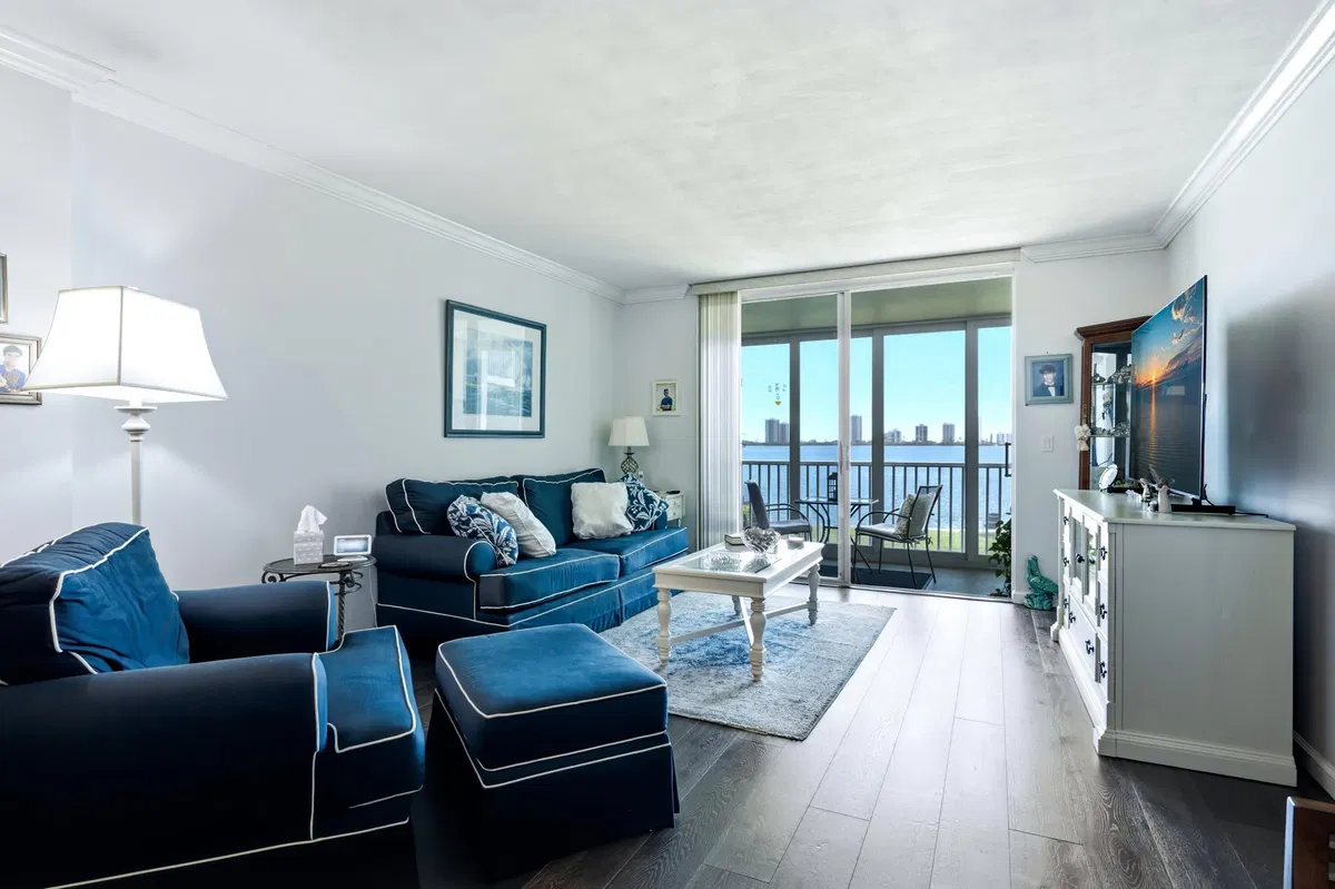 Paradise Harbour North Palm Beach Unit 203 photo 4
