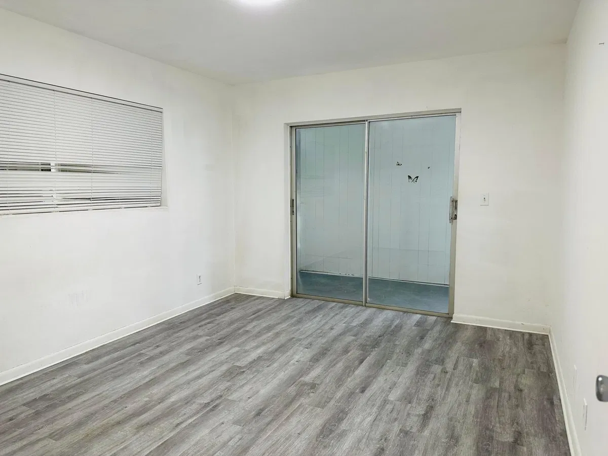 Unit 118 photo 13