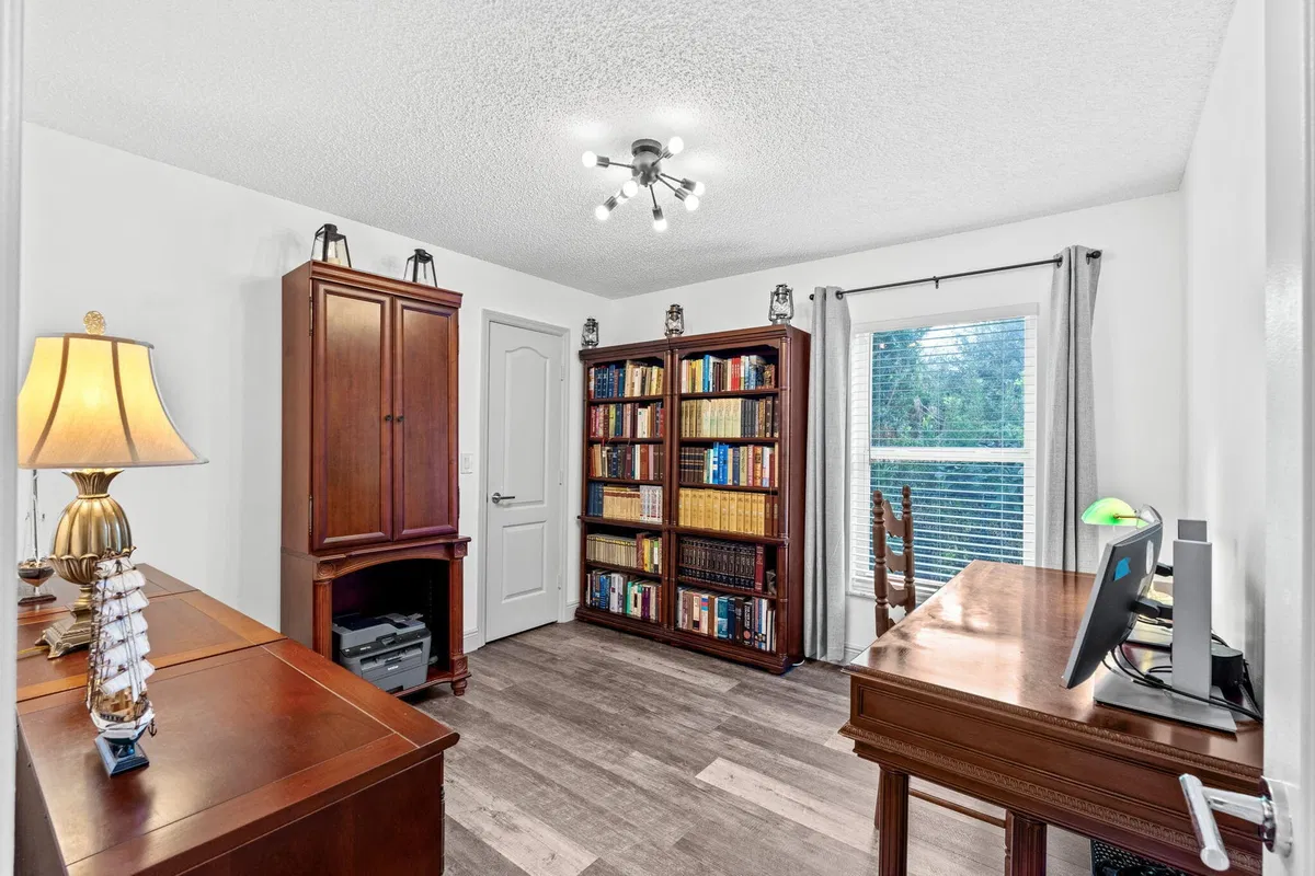  Residence photo 25