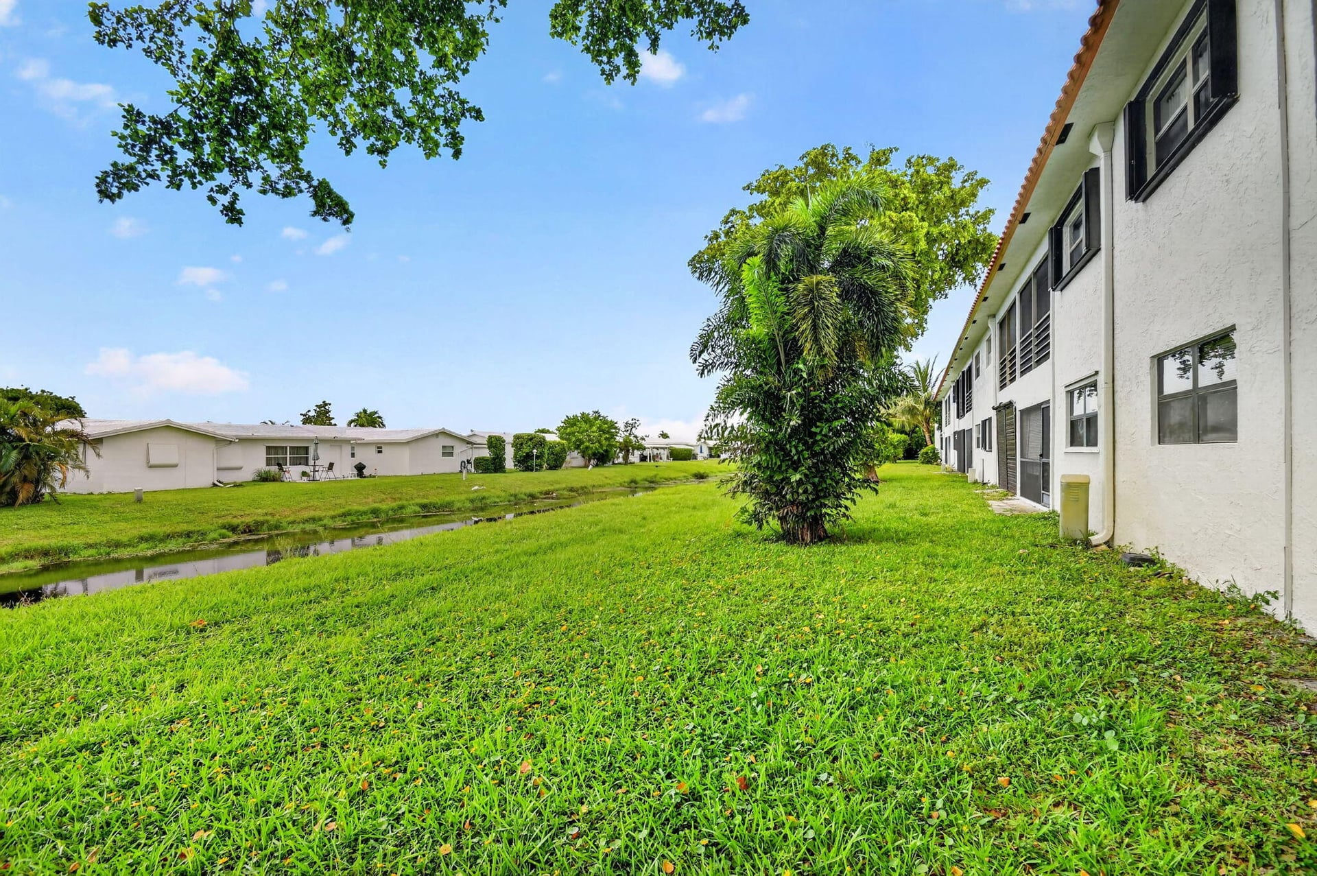 Unit J107 photo 34