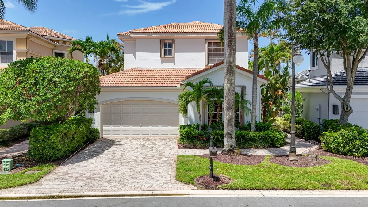 Mirasol Country Club Residence