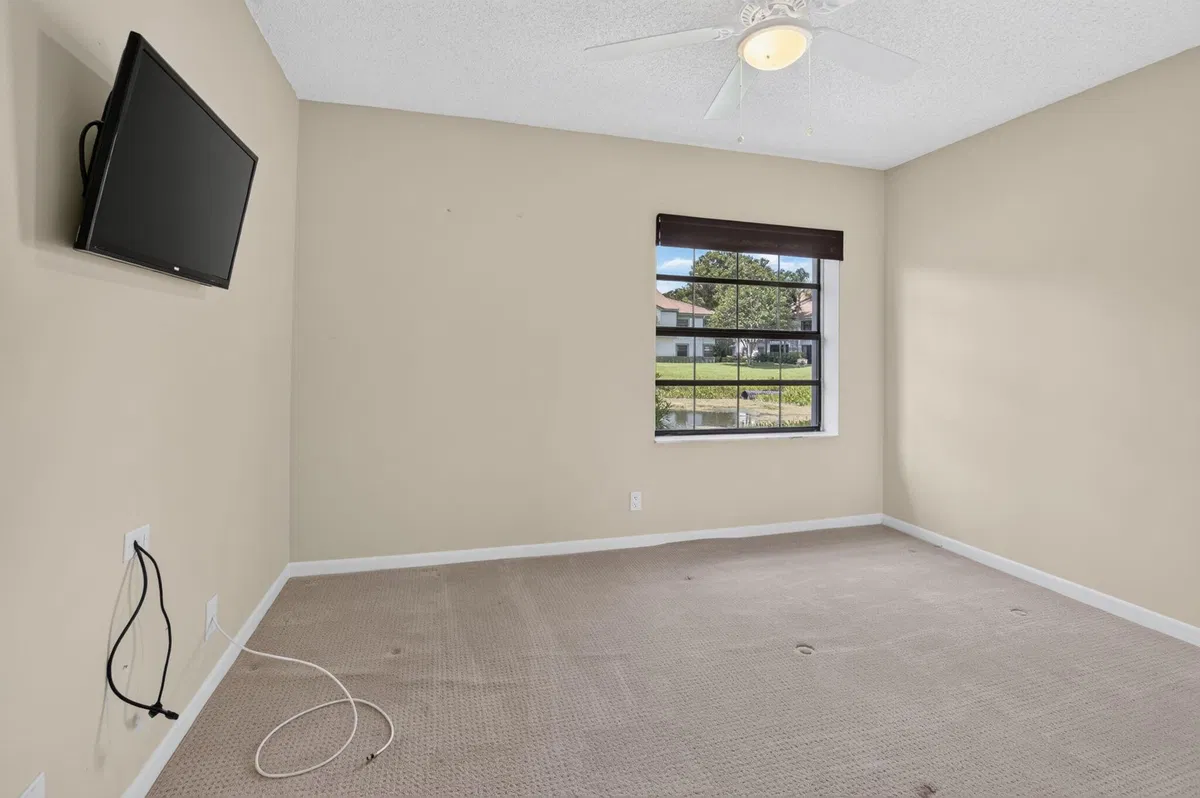 Unit C photo 22