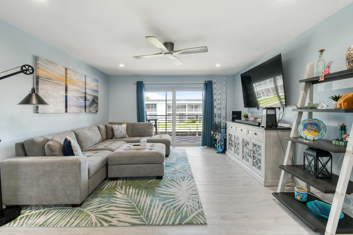 Unit 211 photo 16