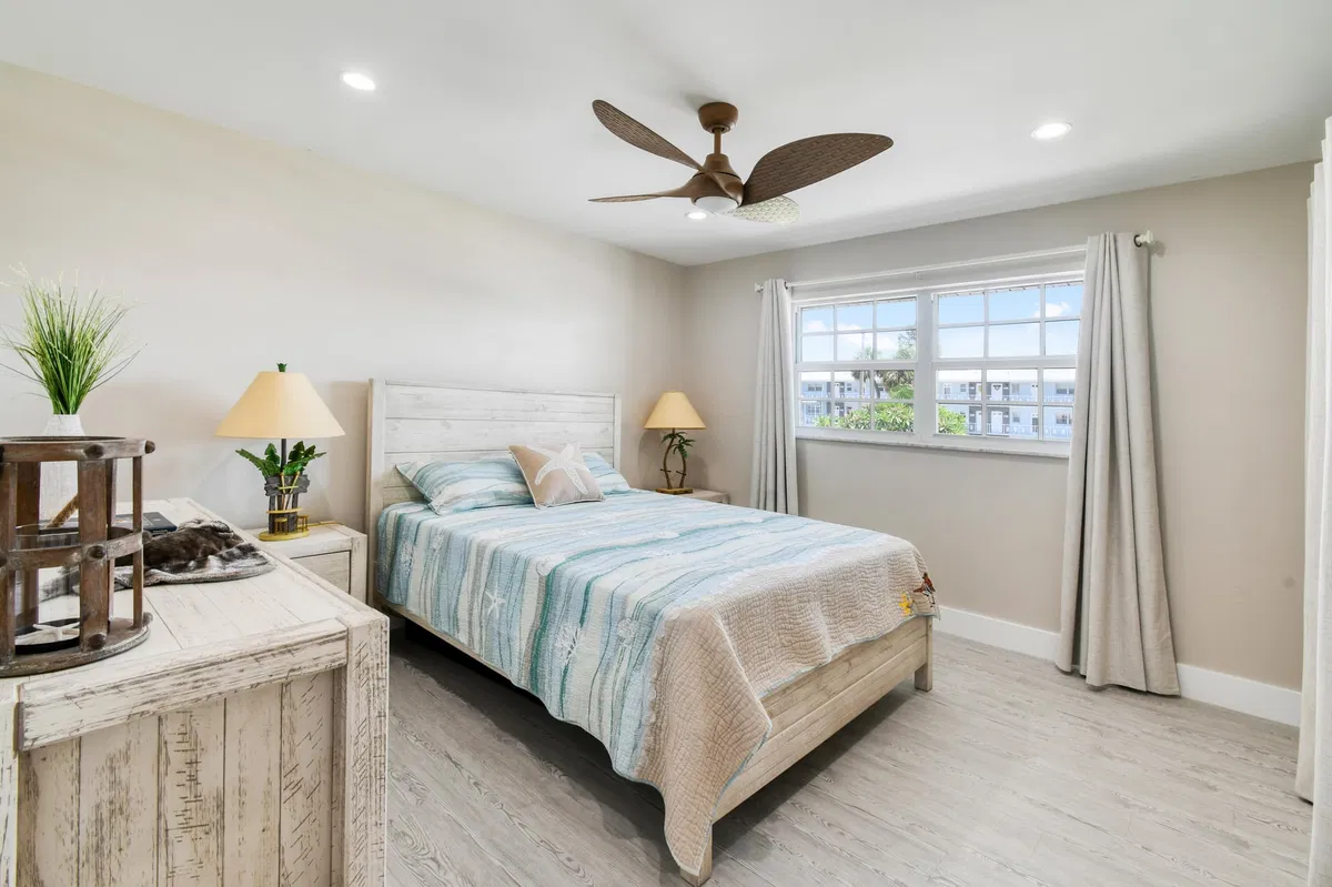 Unit 211 photo 22