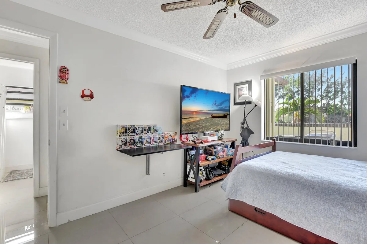 Residence photo 16