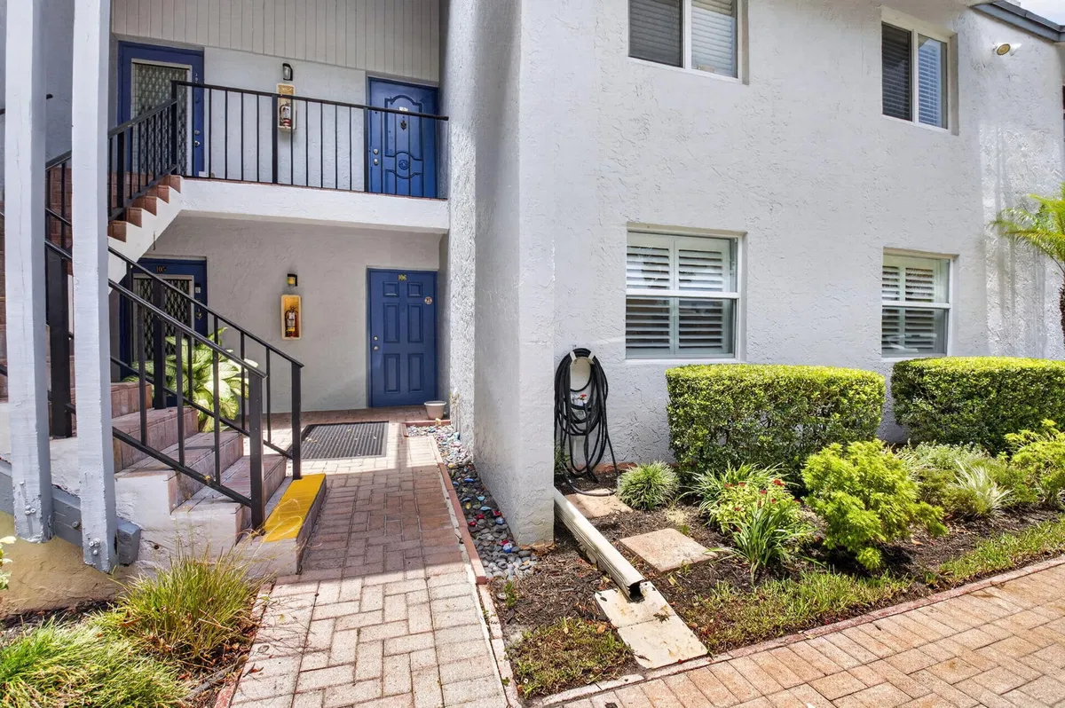 Unit 1060 photo 4