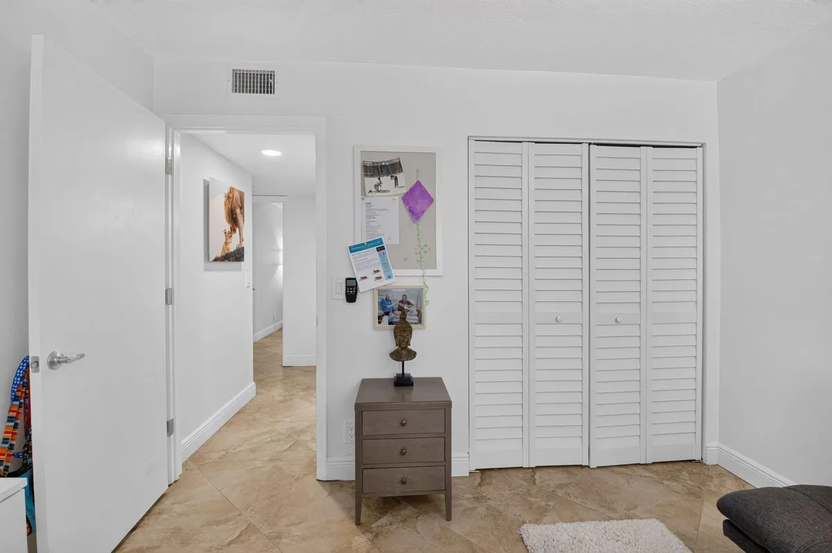 Unit 1060 photo 31