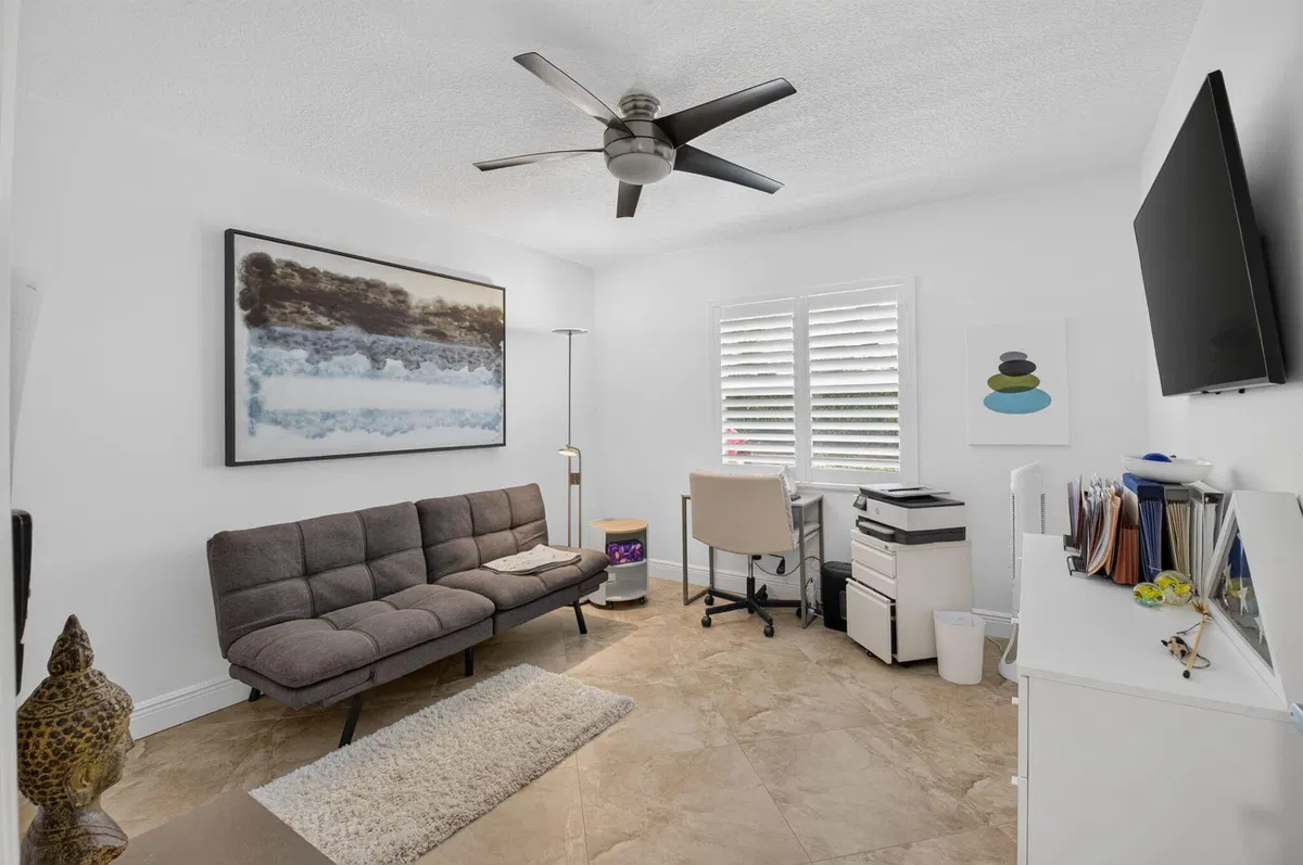 Unit 1060 photo 34