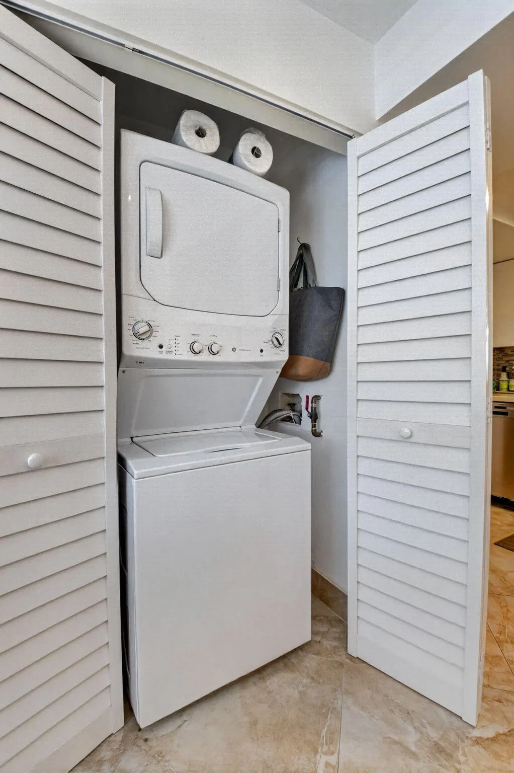 Unit 1060 photo 55