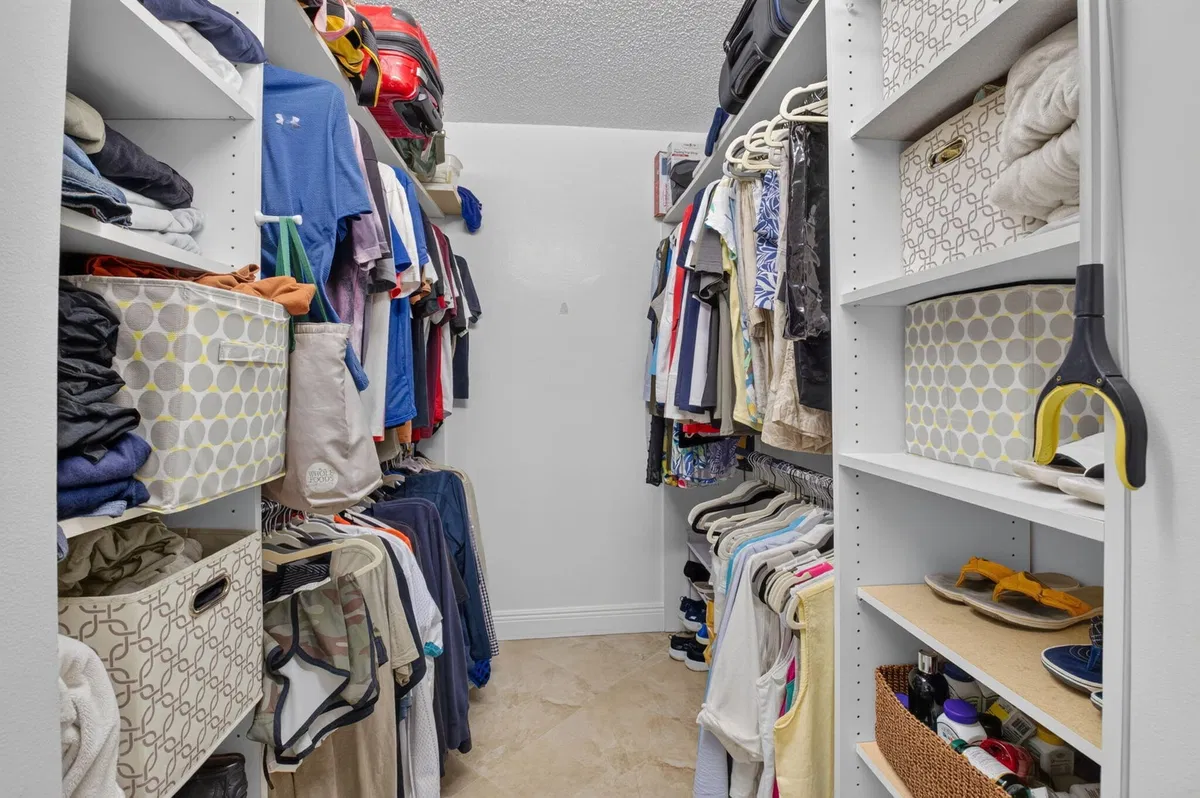 Unit 1060 photo 58