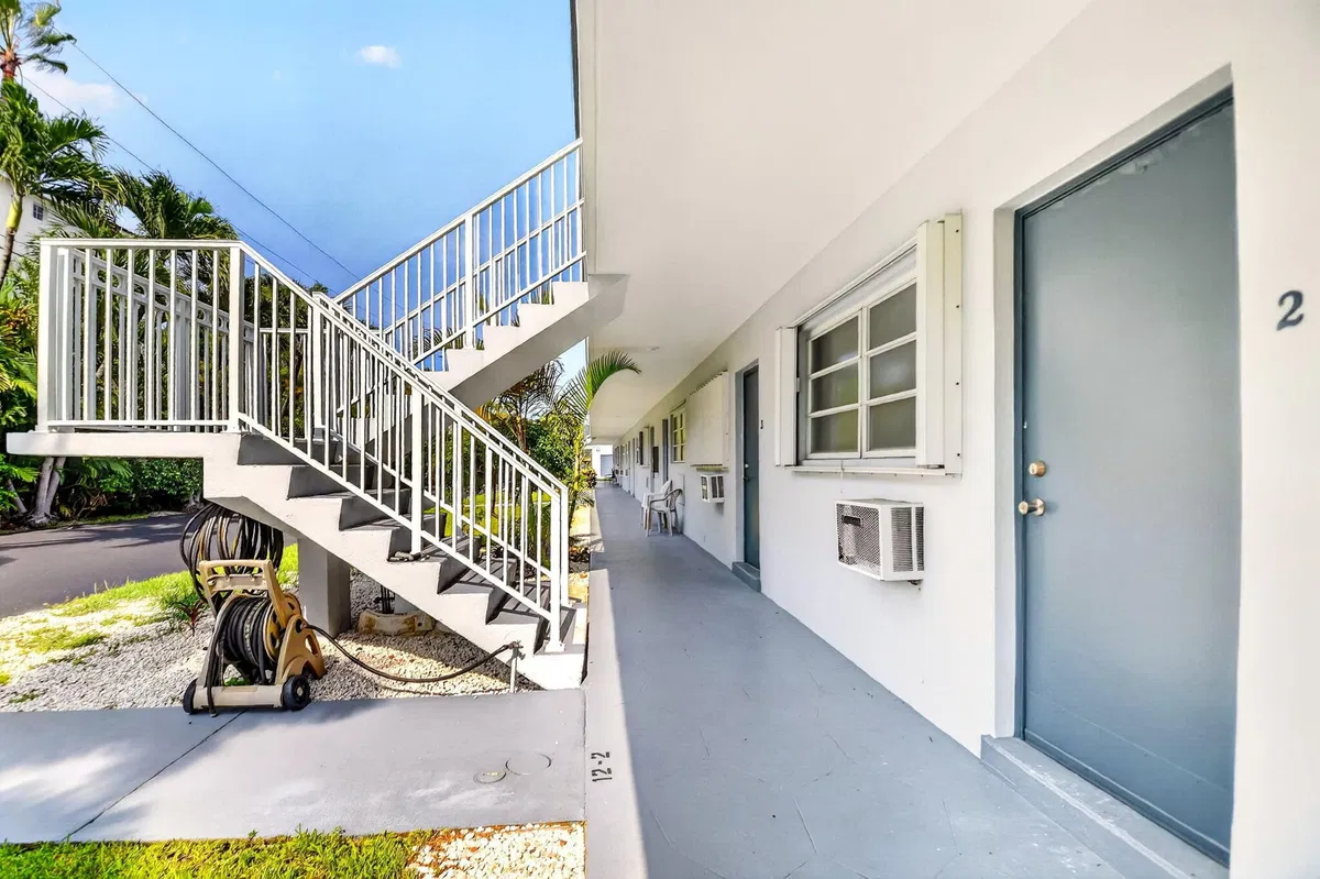 Unit 2 photo 25
