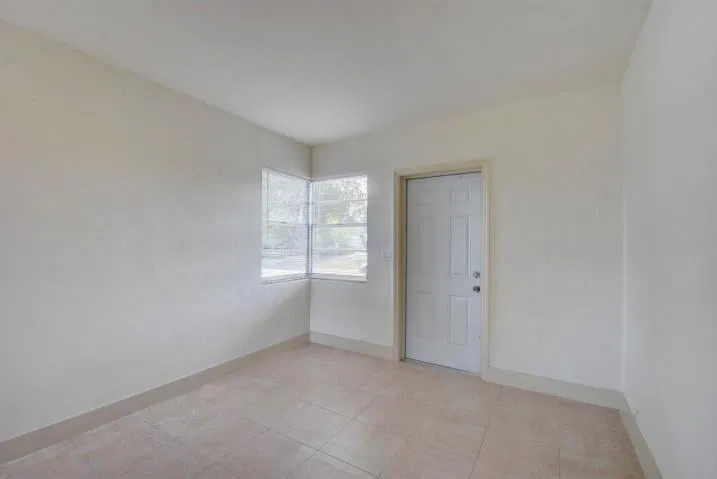 Old Northwood Unit B photo 10