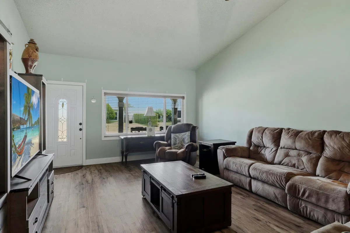 Residence photo 4