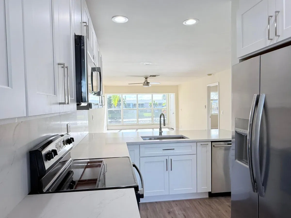 Unit 202 photo 4
