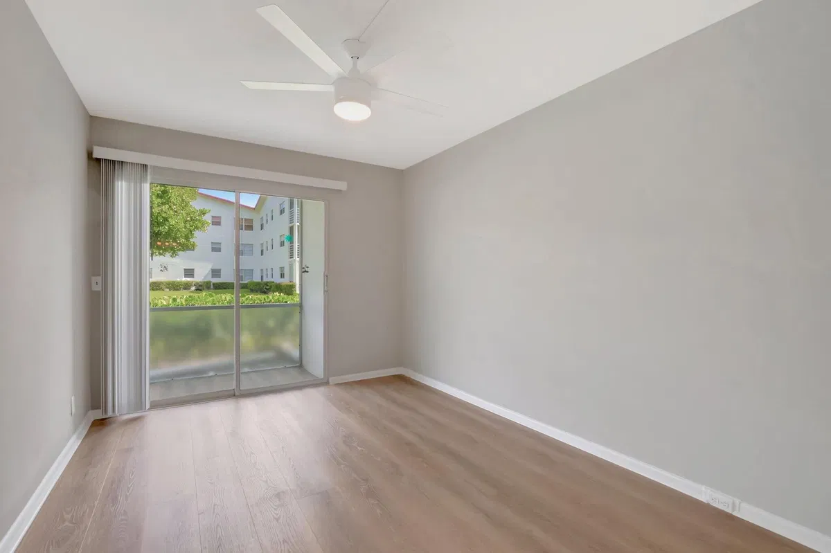 Residence photo 16