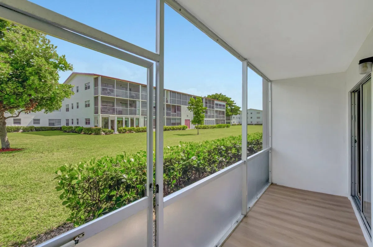 Residence photo 19