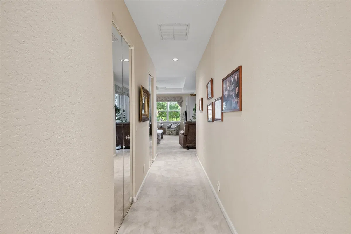 Residence photo 4