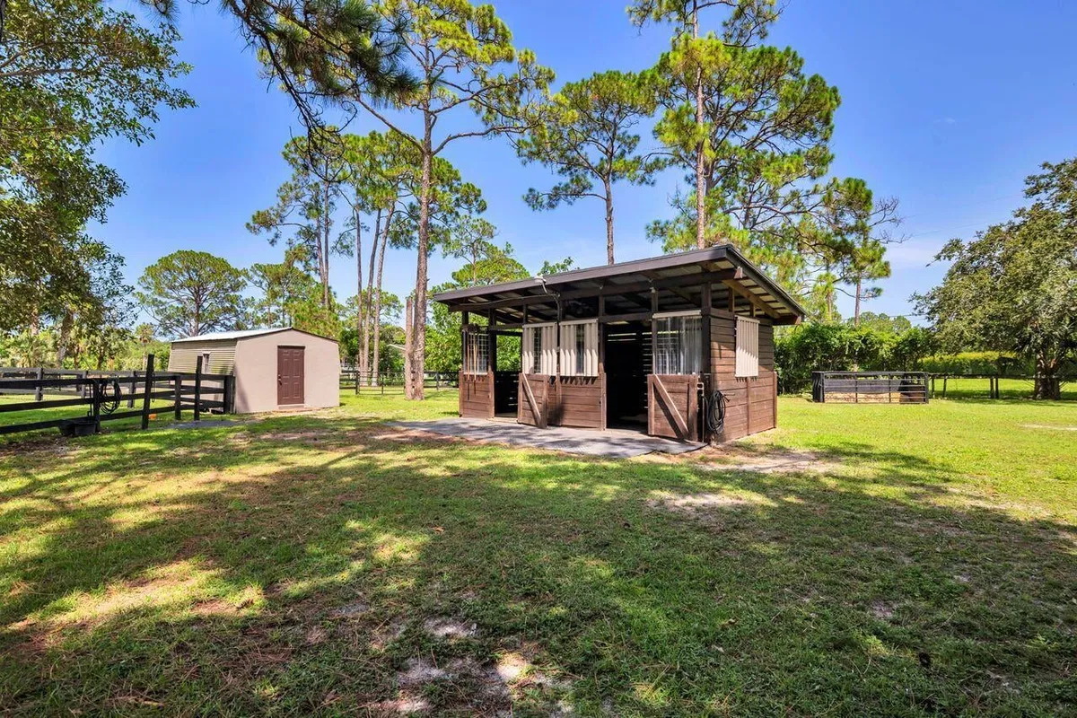 Residence photo 43