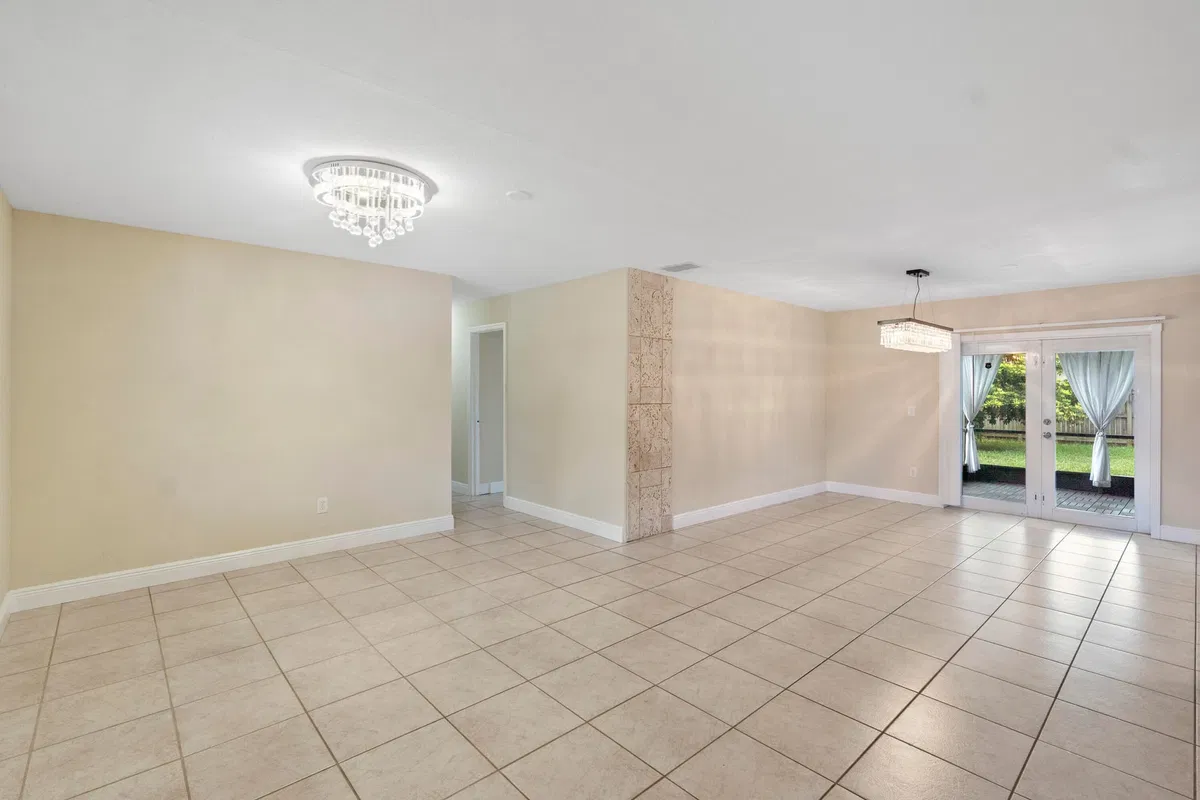 Residence photo 16