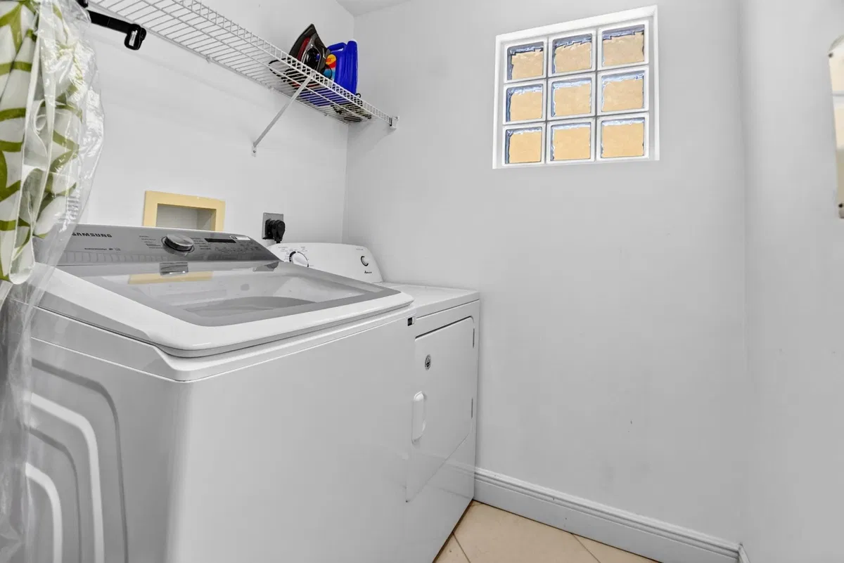 Residence photo 25