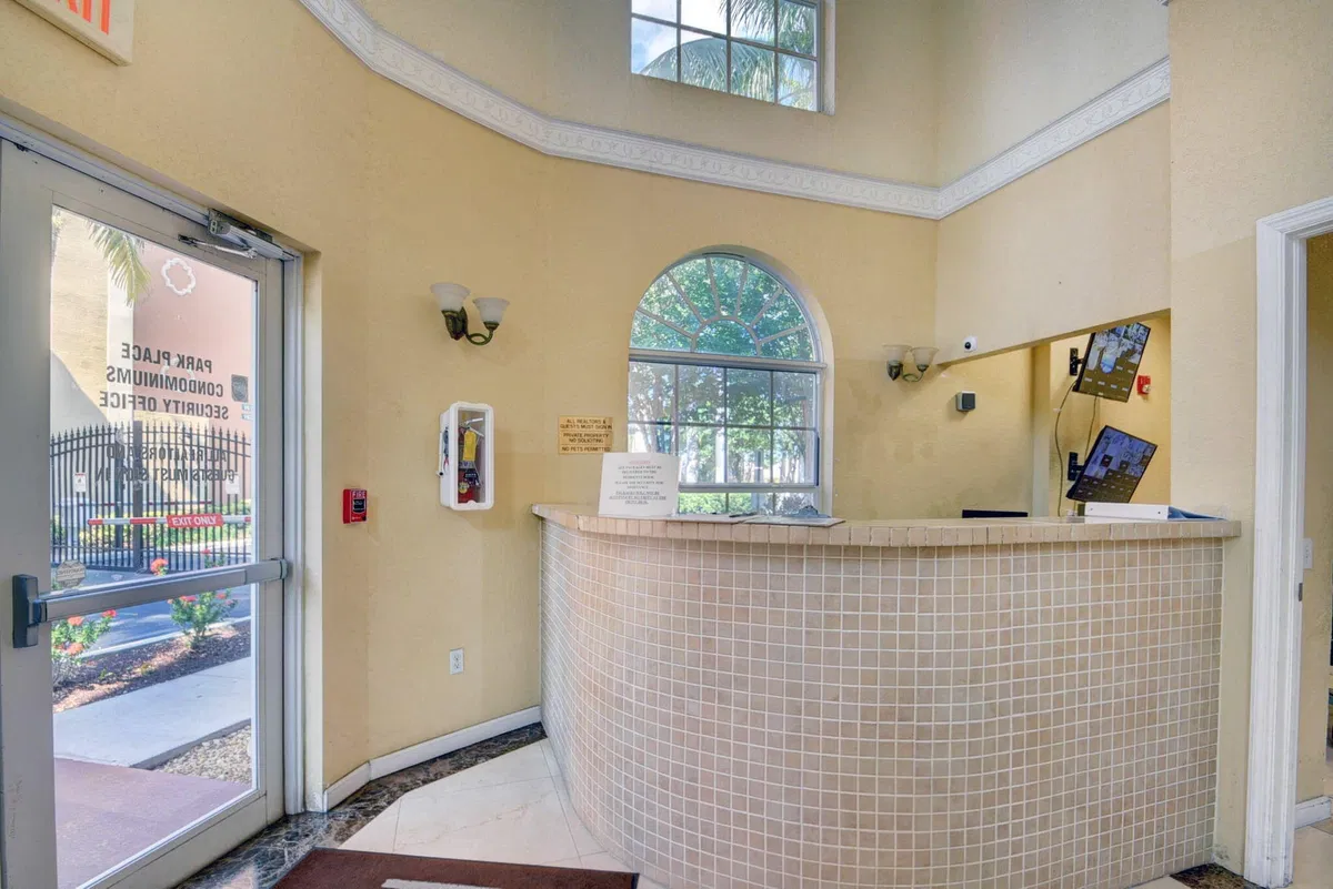 Unit 402 photo 28