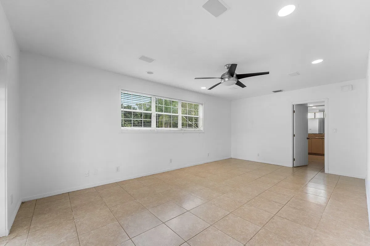  Residence photo 25