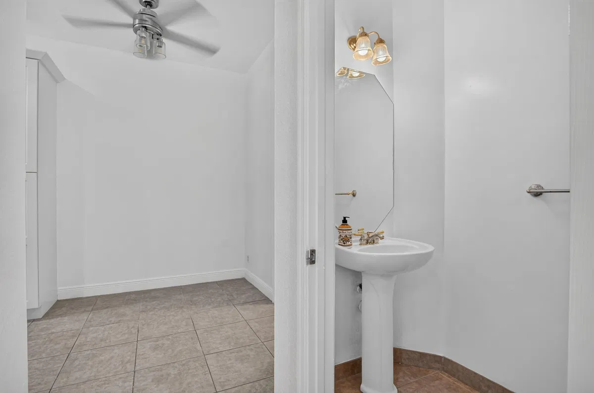 Residence photo 22