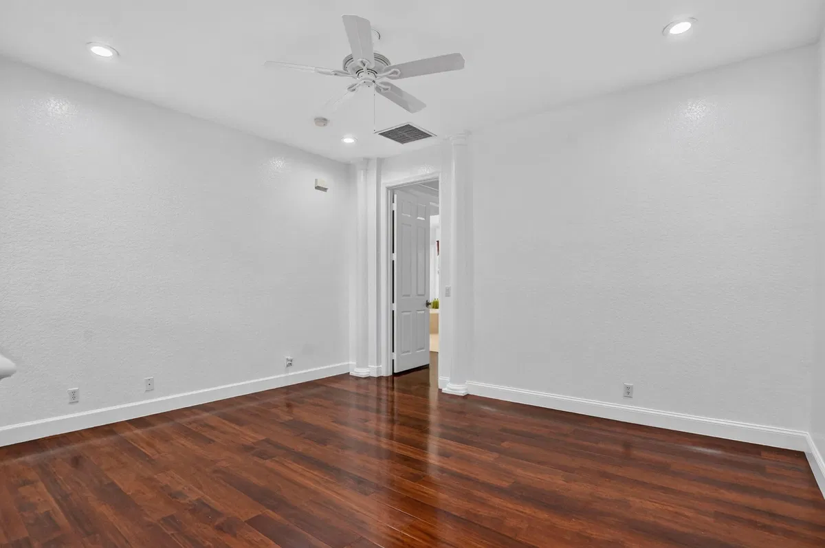 Residence photo 25