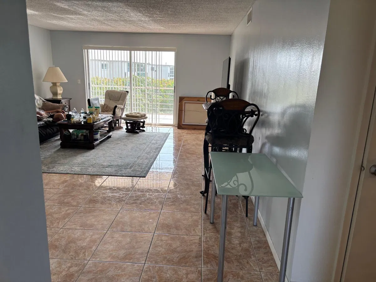 Unit 402 photo 13
