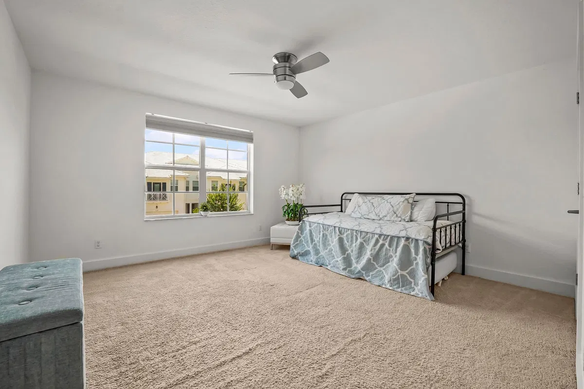  Residence photo 25