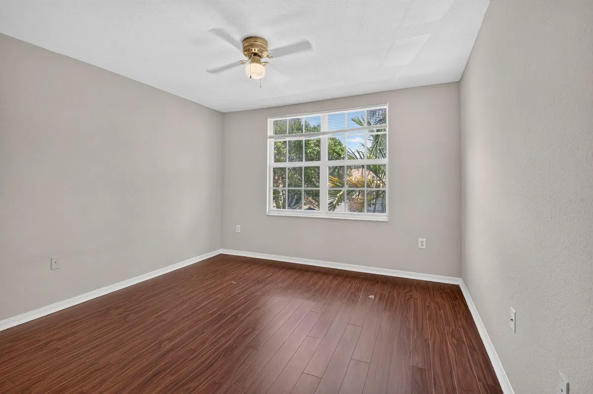 Unit 303 photo 22