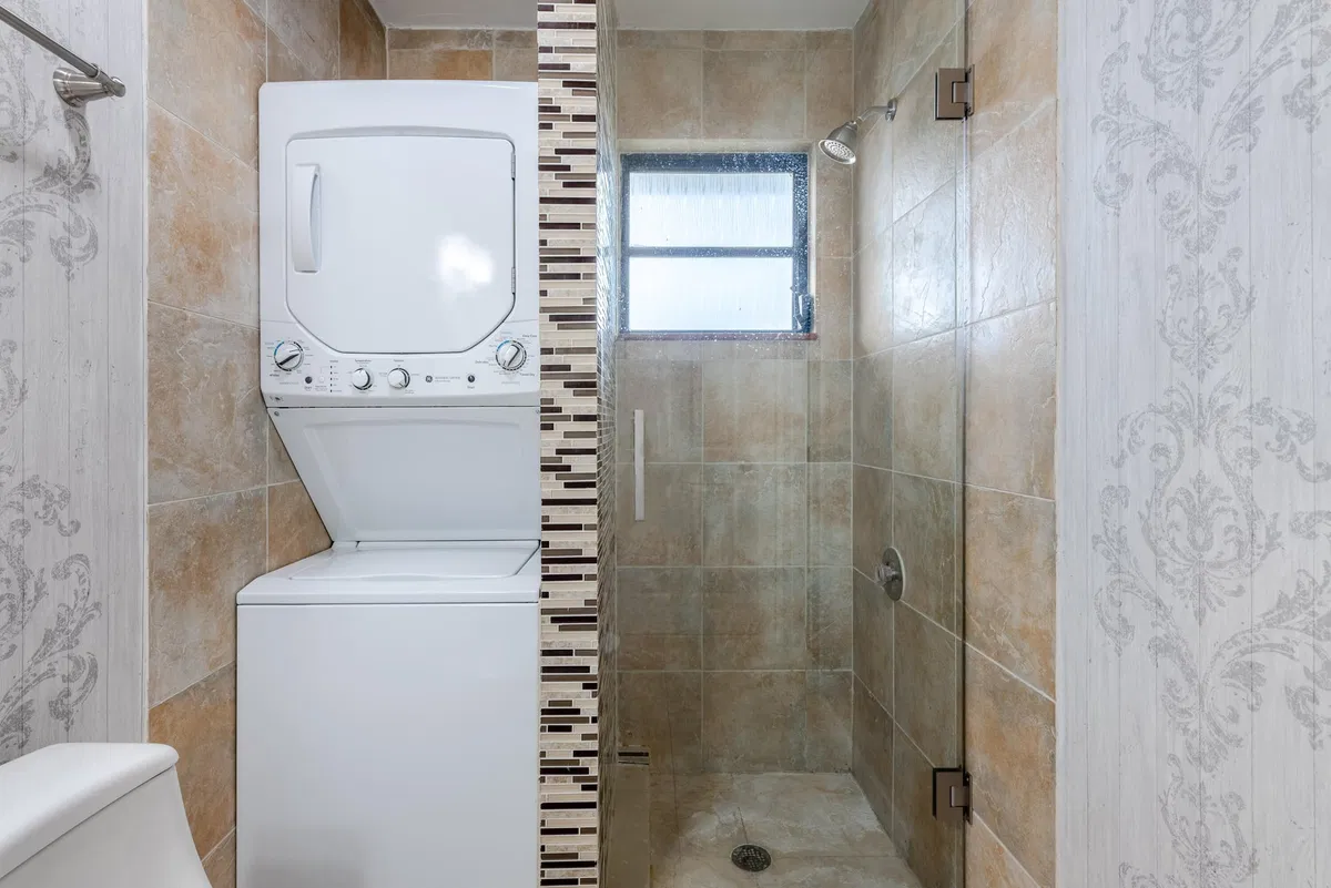 Unit 11 photo 19