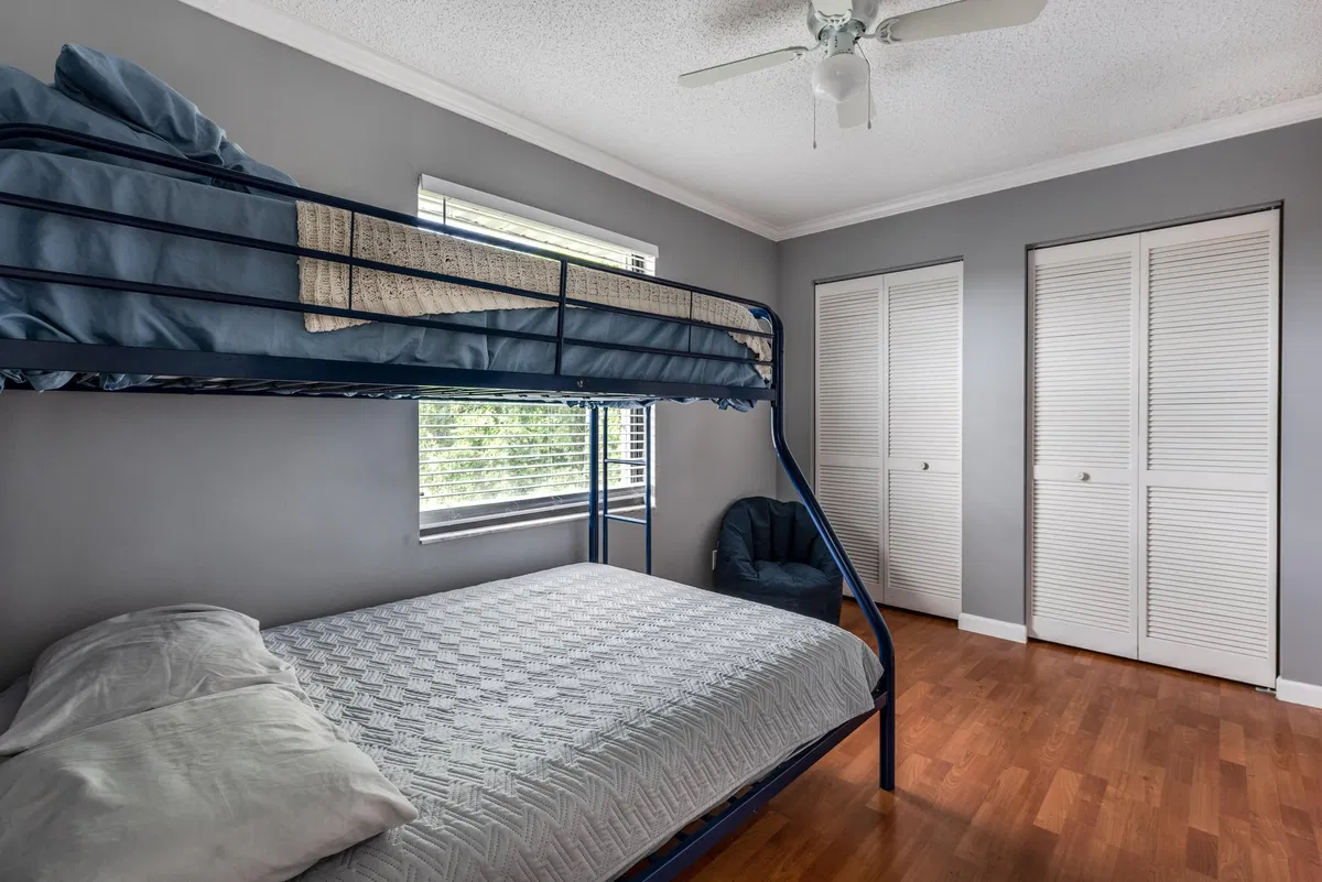 Unit 11 photo 22