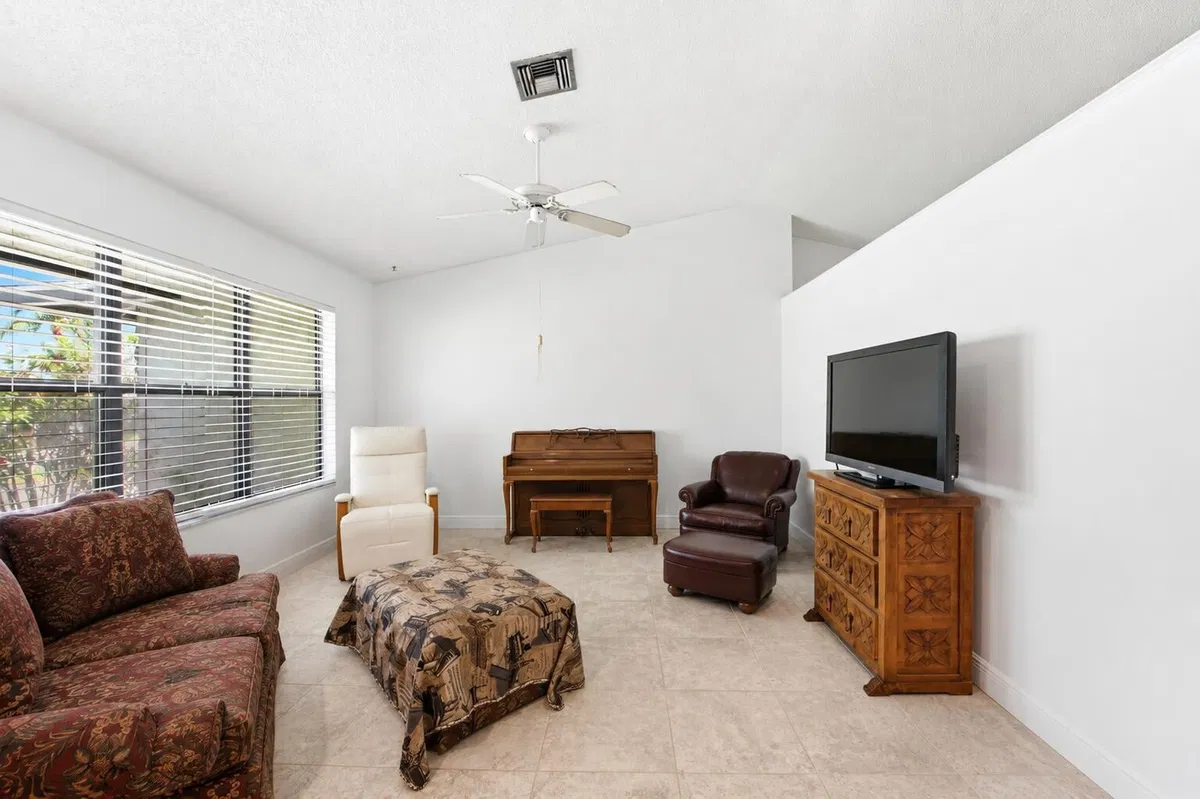 Residence photo 4