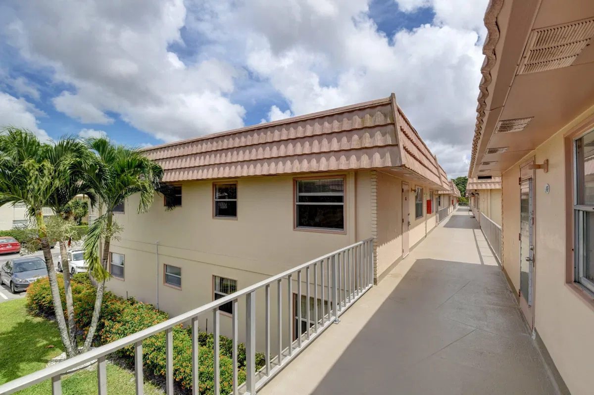 Residence photo 16