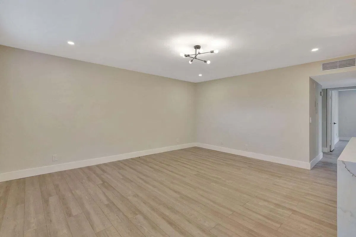  Residence photo 7