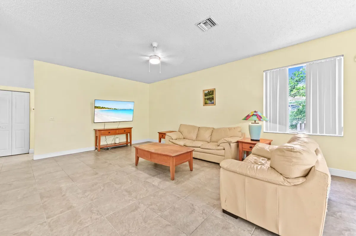 Residence photo 16