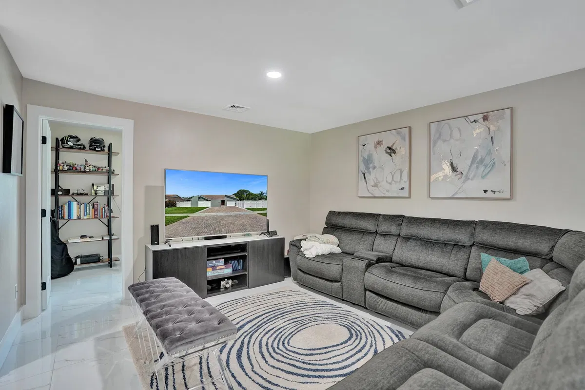 Residence photo 52